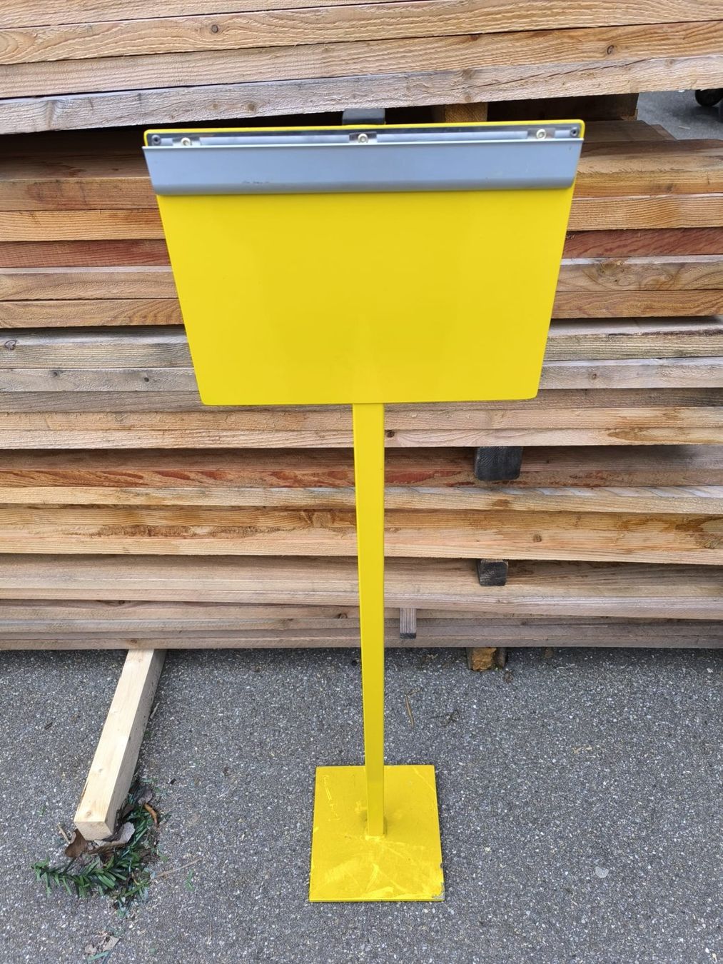 Sonstige Dekorationen & Accessoires: Plakatständer mit Fuss, Kundenstopper – Gebraucht aus Bern von AlexV17