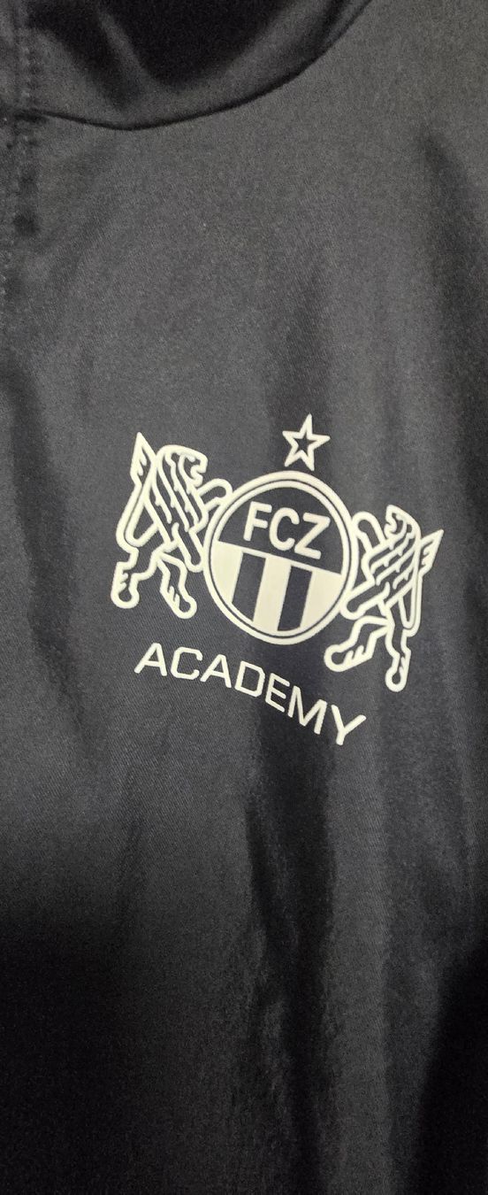 FCZ Cappotti: FCZ Academy Wintermantel gr.S – Usato da Zürich venduto da Deesay 1