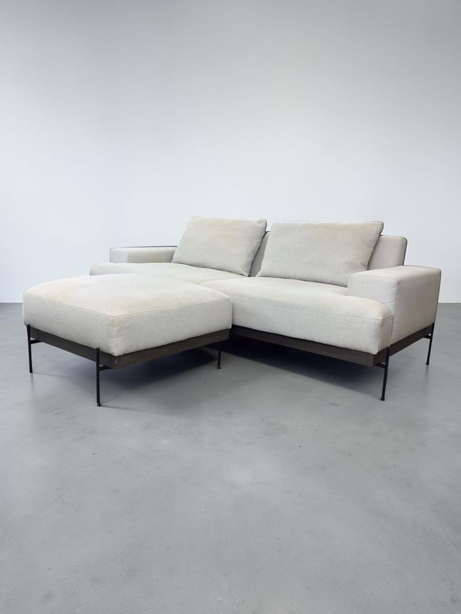 Sofas: 2-Sitzer-Sofa-Set Hellbeige mit Fußstütze – Gebraucht aus Bachenbülach von Sofalab.swiss 2