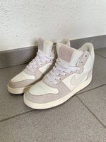 Basket nike rose et blanc taille 38.5