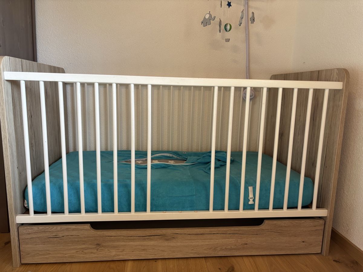 Betten: Kinderbett Holzoptik mit Schublade – Gebraucht aus Frutigen von fly222 1
