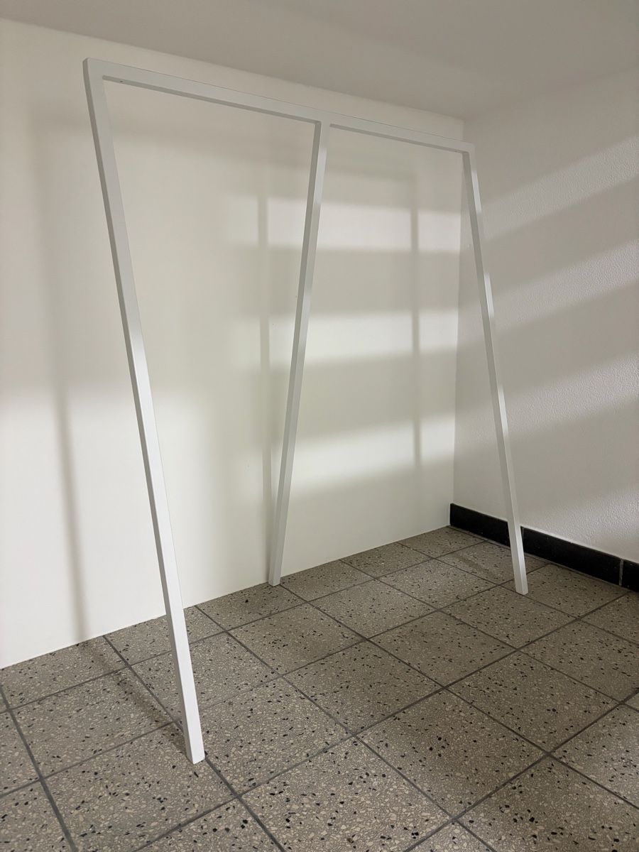 Hay Garderobe: Hay Loop Kleiderstange weiss – Gebraucht aus Zürich von mr.molino