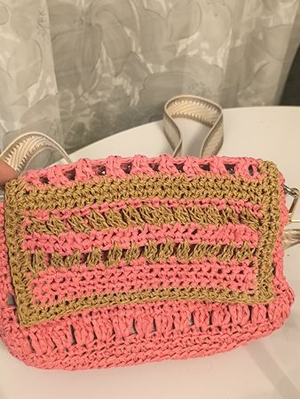 Sac fait à la main au crochet rose et doré neuf