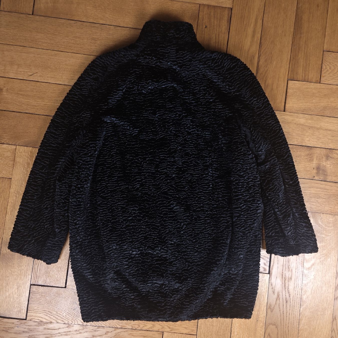Alexander Mcqueen Mäntel: ALEXANDER MCQUEEN Mantel Kunstfell schwarz IT38 – Gebraucht aus Schaffhausen von clxud 1