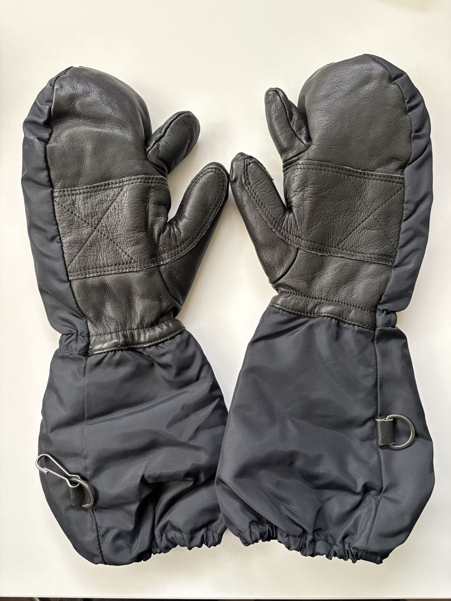 Guanti & manicotti: Fausthandschuhe Schweizer Armee – Nuovo (secondo la descrizione) da Andelfingen venduto da Stoirm 1