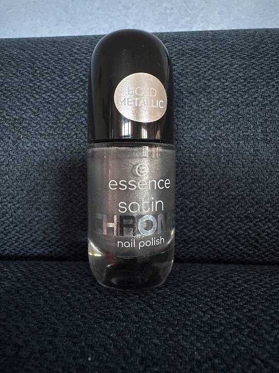 Smalto per unghie: Essence Nagellack Bold Metallic Satin Chrome – Usato da Geuensee venduto da jes_9xyk