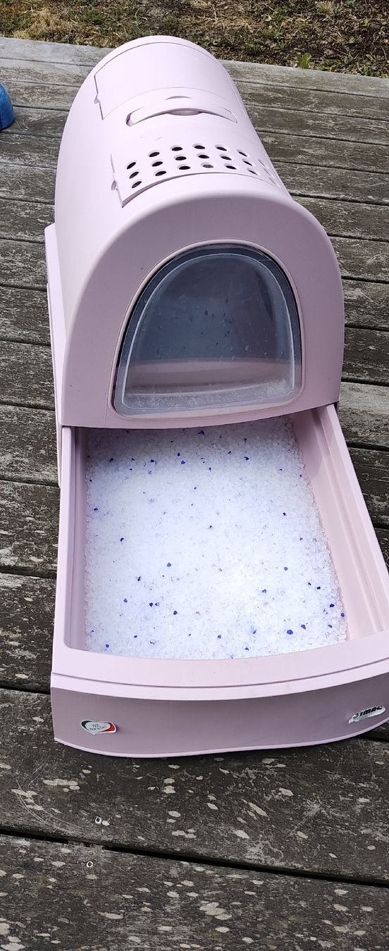 Chatières: Litière pour chat rose avec bac rétractable – D'occasion à Lucens par AimJee 1