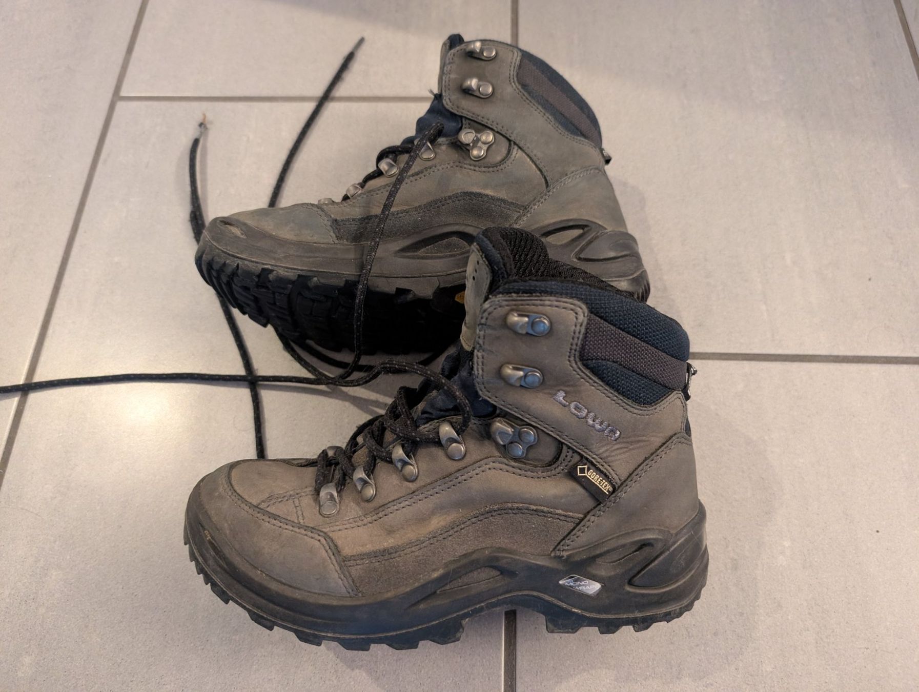 Lowa Scarpe per ragazzi: *** Wanderschuhe "LOWA" in Kindergrösse *** – Usato da Wollerau venduto da R3D3X3 1