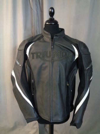 Triumph Triple Black Leder Jacke (Grösse XL)