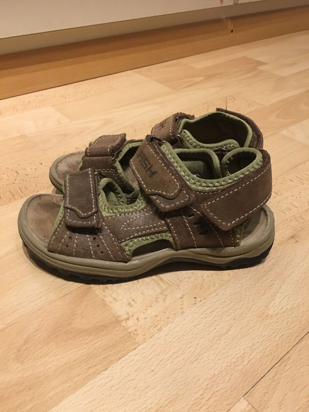 Scarpe per ragazzi: Schuhe / Sandalen Gr.30 – Usato da Uetendorf venduto da Gar_9pvy 1