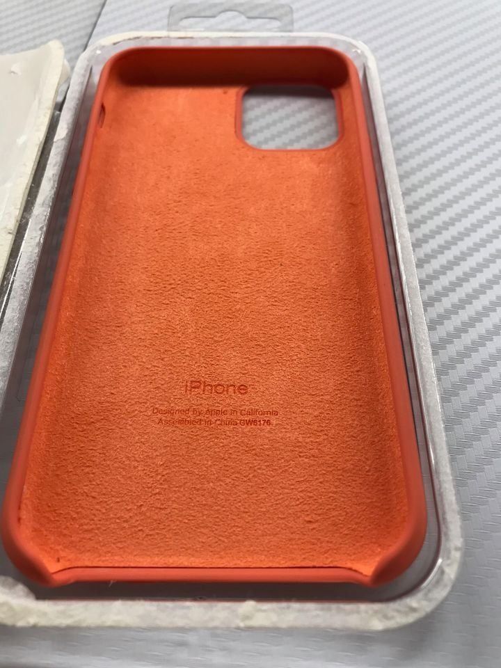 Apple Handys / Smartphones: Silikonhülle iPhone 11 Pro – Neu und originalverpackt aus Zug von OrturMullerMac 1