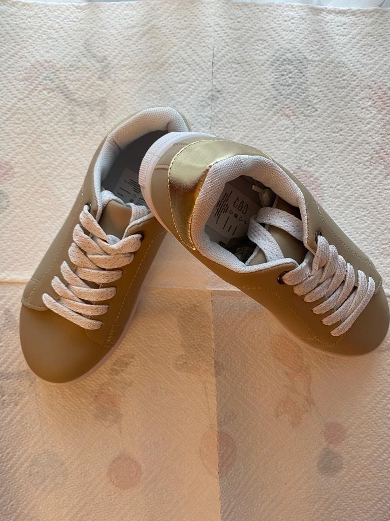 Damenschuhe: Damen Sneaker, Grösse 37, fabrikneu, beige – Neu (gemäss Beschreibung) aus Zürich von Pokiemon 4