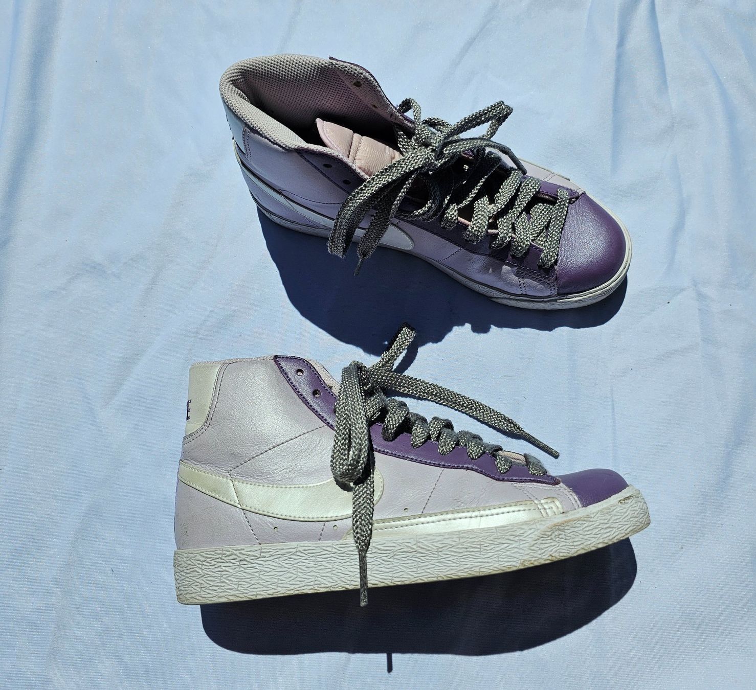 Nike Scarpe da donna: Nike Sneaker lila / violett glänzend Gr. 38.5 – Usato da Füllinsdorf venduto da Sunnebliemli7 7