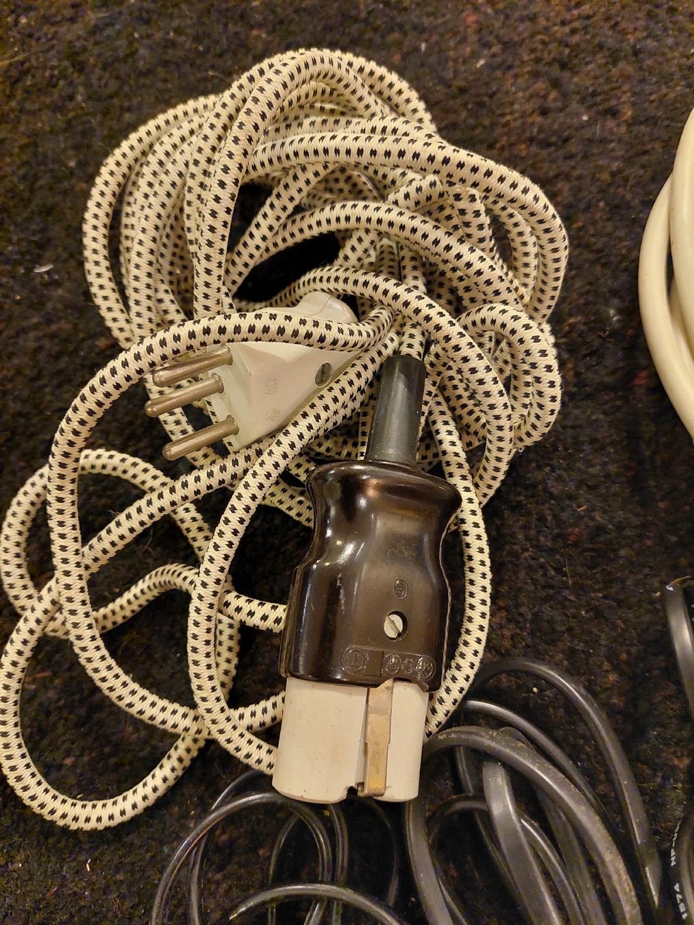Kabel: 10 Geräte-Stromkabel – Gebraucht aus Zürich von Cortin 3
