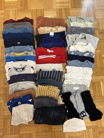 44-teiliges Kleiderpaket für Babys in Gr.62-68 