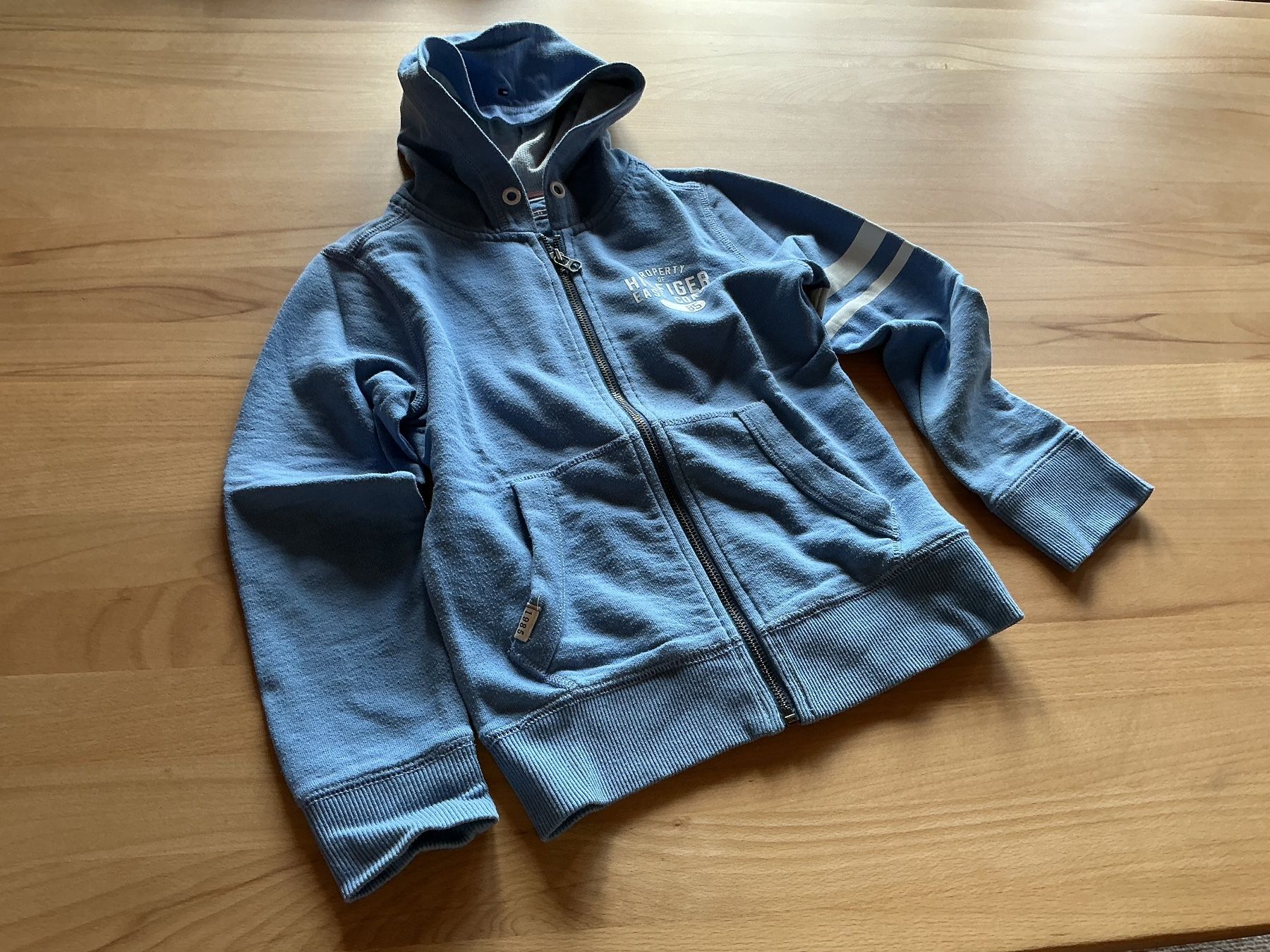 Tommy Hilfiger Giacche & Cappotti: Jäckchen hellblau, Gr. 128, Tommy Hilfiger – Usato da Schinznach Dorf venduto da Balz1968