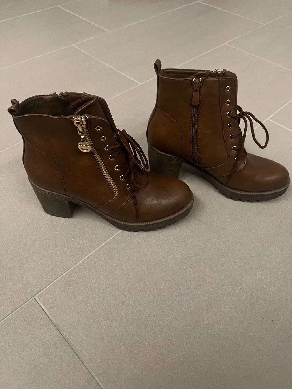 Damenschuhe: Stiefeletten gefüttert – Gebraucht aus Seewis-Schmitten von Andrea_1994 1