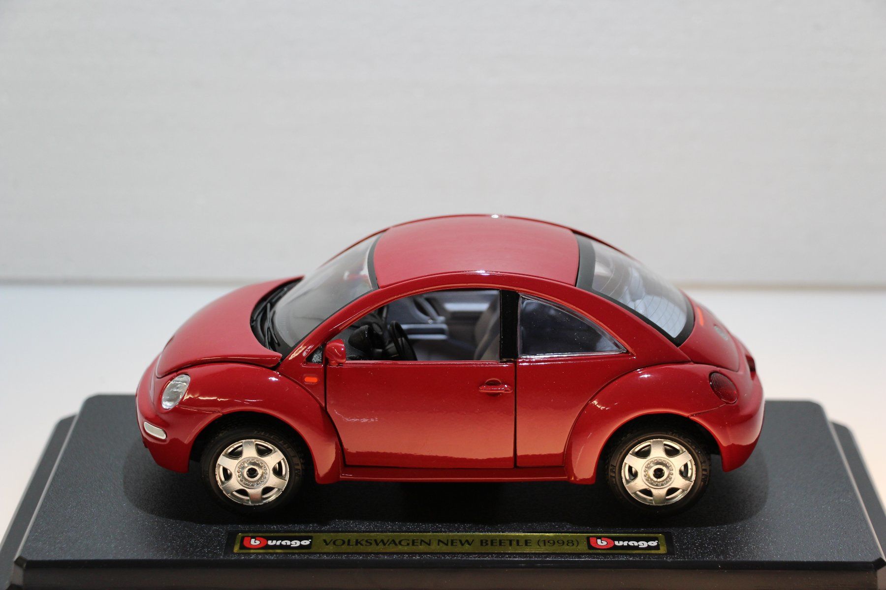 Bburago Modellini d'auto: BBurago VW New Beetle rot 1:24 – Usato da Corminboeuf venduto da corbay 5