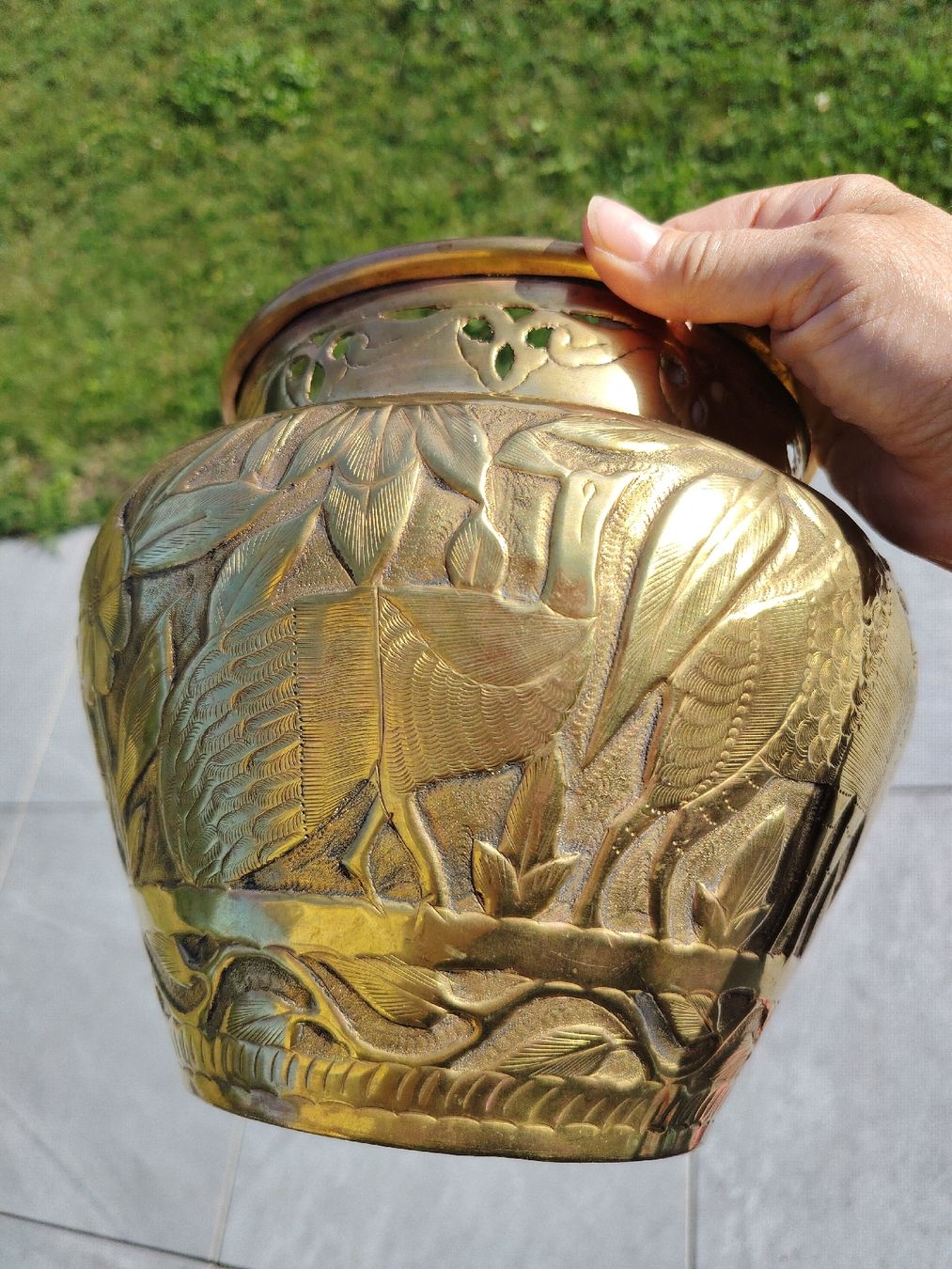 Vasi per fiori: Cache-pot vintage laiton gravé ciselé décor oiseaux fleurs  – Usato da Le Locle venduto da Oldthingslover 4