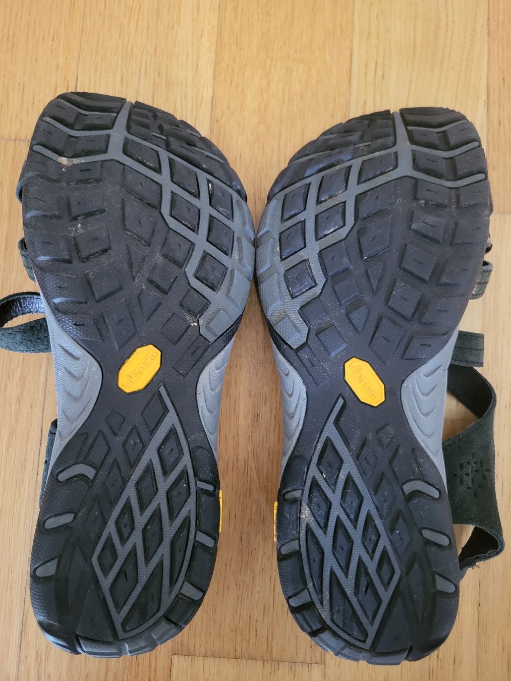 Trevolution Scarpe da donna: Sandalen Gr 38 – Usato da Zürich venduto da Kagu1 1