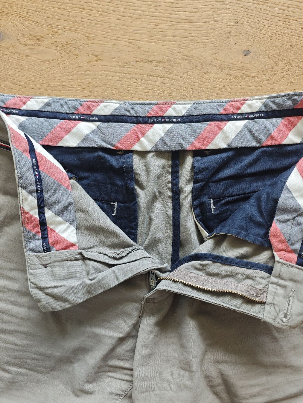 Tommy Hilfiger Pantaloni: Tommy Hilfiger Shorts Grösse M 31 – Usato da Wil SG venduto da diemuellers 2
