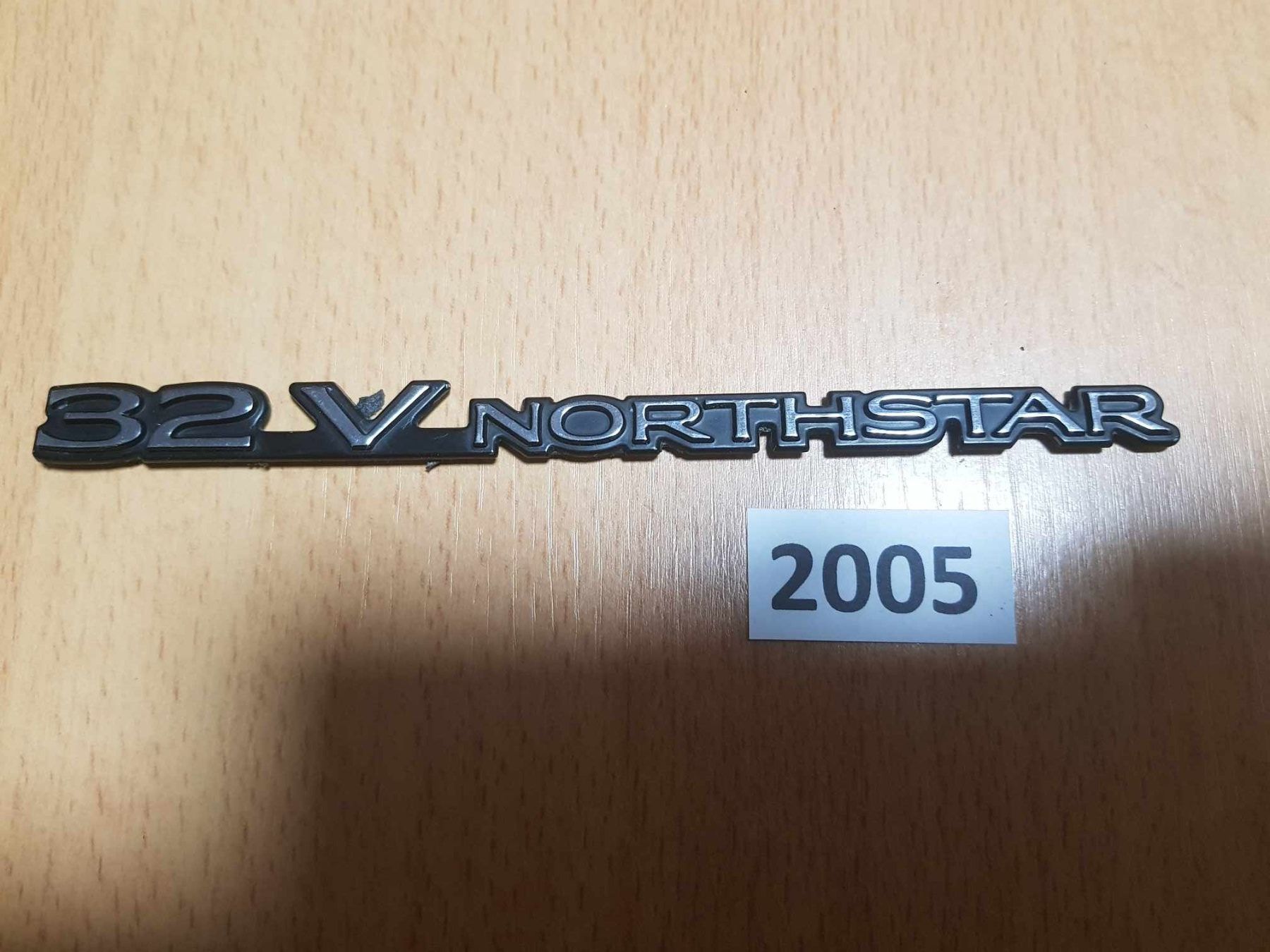 Tutti pezzi di ricambio auto: Klebe Emblem, 32V Northstar – Usato da Niedergösgen venduto da usc_l8gm