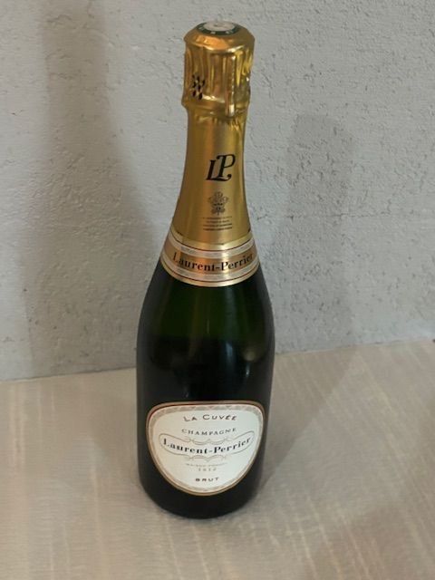 Laurent Perrier Bevande alcoliche: Champagne Laurent-Perrier "La Cuvée" Brut – Nuovo (secondo la descrizione) da Corcelles-Payerne venduto da coach 2