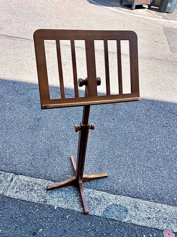 Supporti per strumenti musicali & leggii: Magnifique lutrin en bois – Usato da Vevey venduto da Phiphi01 1