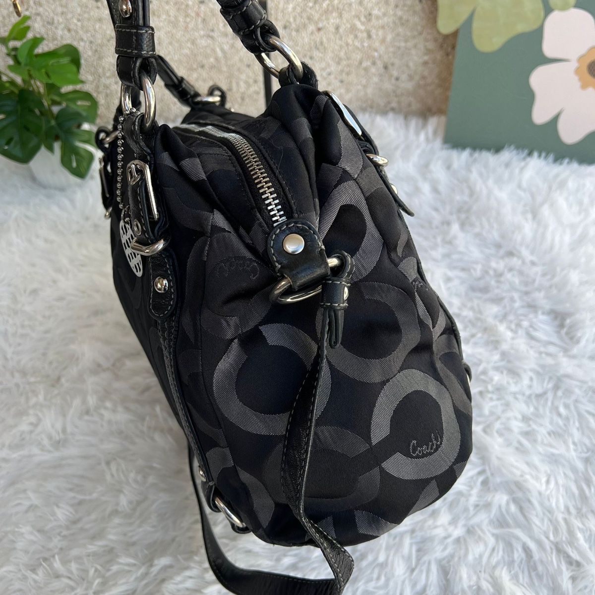 Coach Taschen für Damen: Schwarze Coach Handtasche mit Muster, neuwertig! – Gebraucht aus Eggenwil von CNSRVINTAGE 6