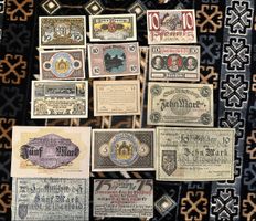 Lot von 14 historischen deutschen Notgeldscheinen & Mark-Sch