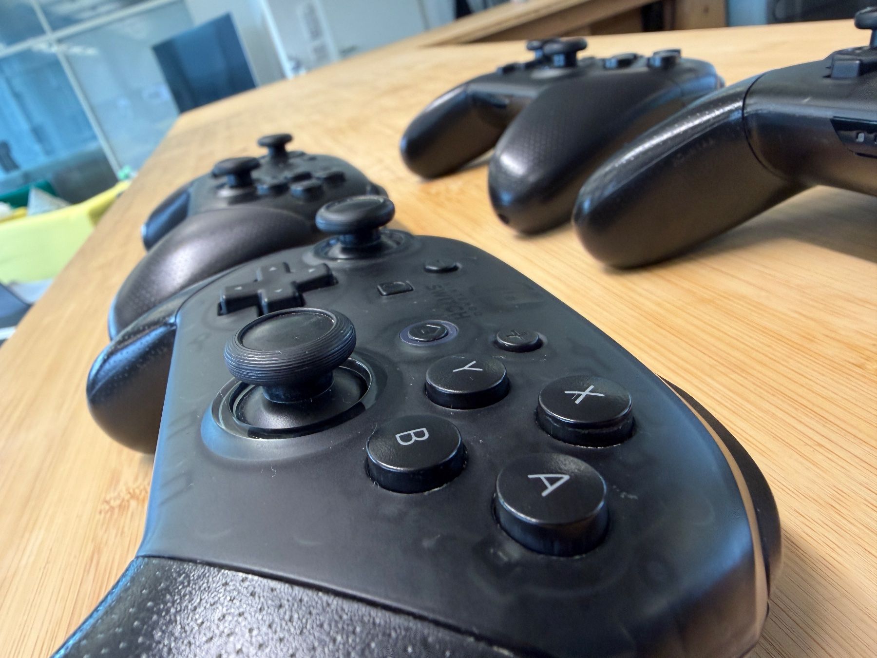 Nintendo Controller: Nintendo Switch Pro Controller 4stk. – Usato da Lenzburg venduto da Smilery 3