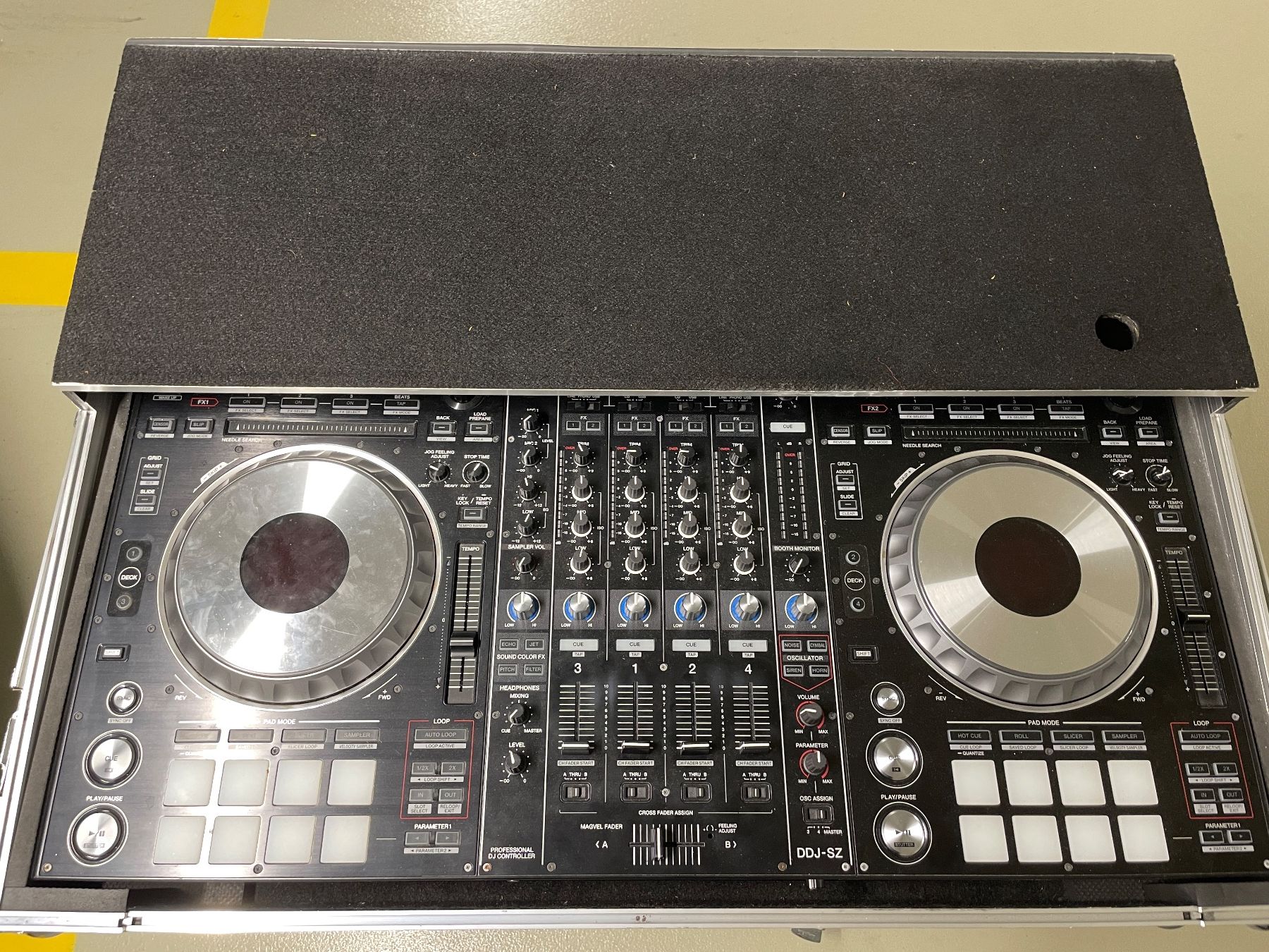 Pioneer Console di mixaggio: Pioneer DDJ SZ – Usato da Beringen venduto da akr_hc6w 1