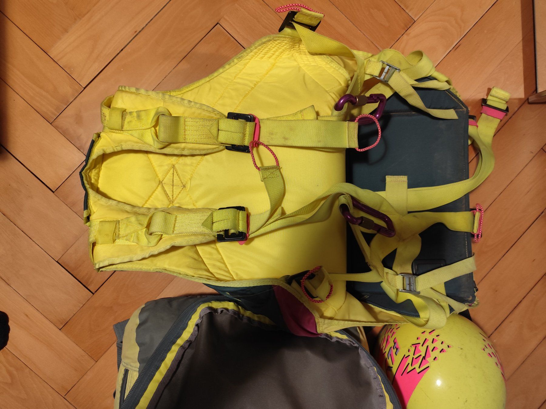 Flug- & Drachensport: Paratech Equipment – Defekt aus Zürich von Archea18 2