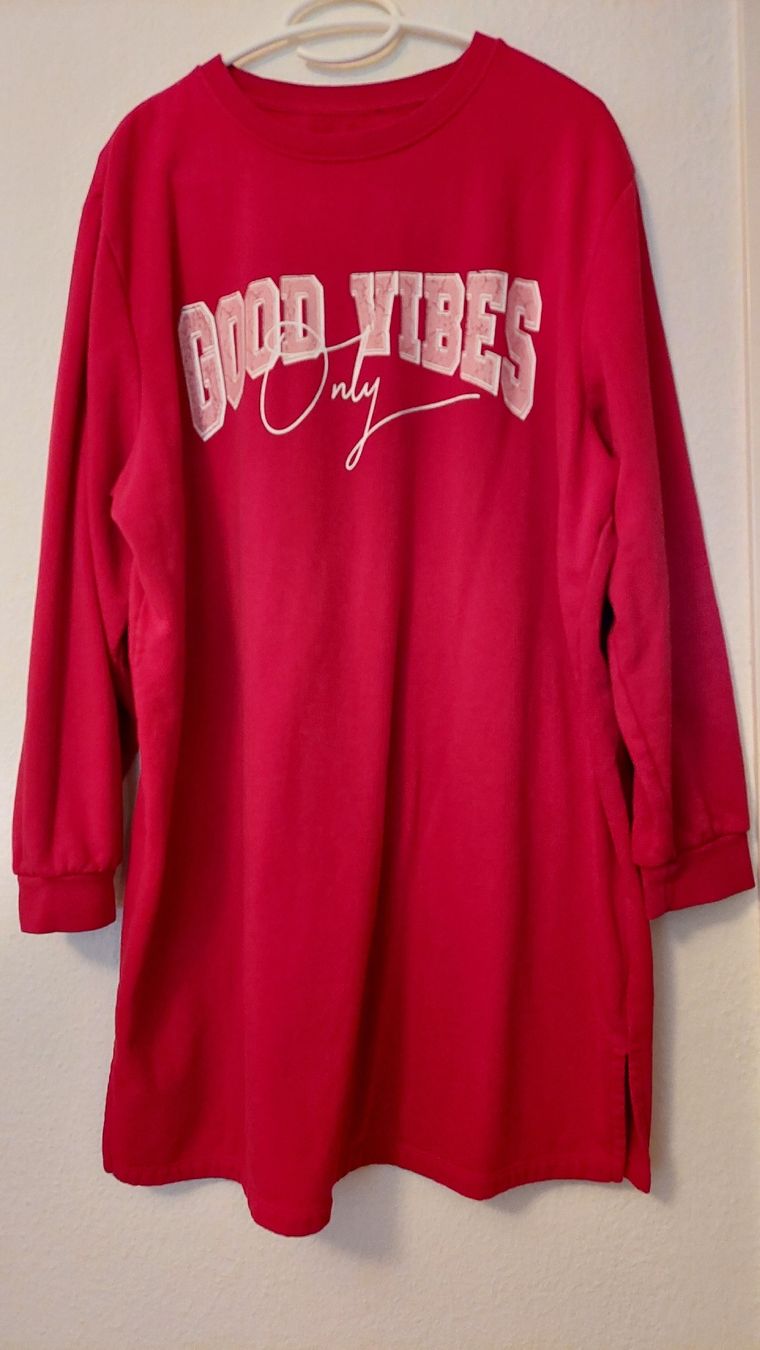Pullover & Sweatshirts: Rotes Sweatshirt XXL "Good Vibes Only" – Gebraucht aus Oberwil BL von Hunajakakku