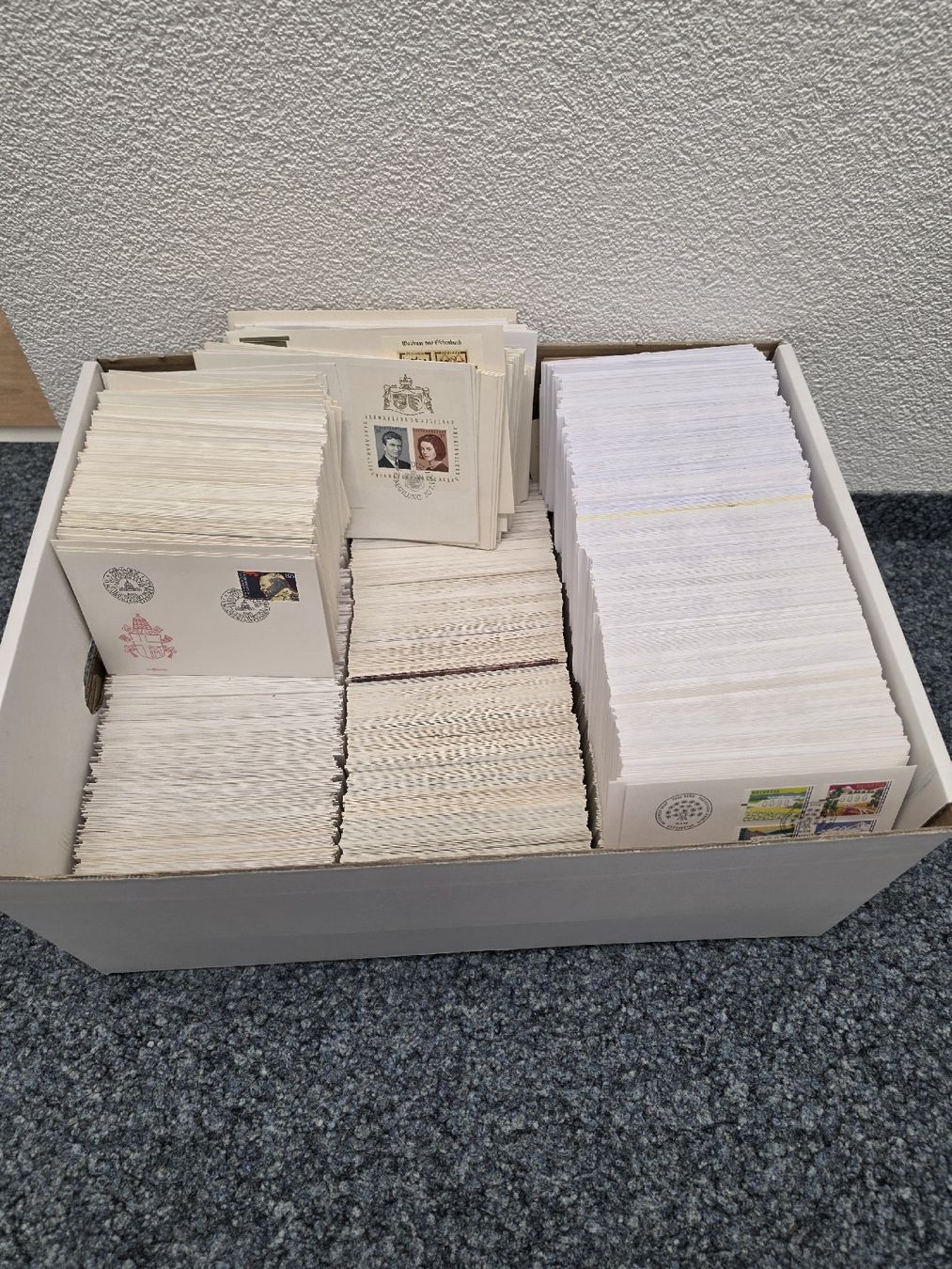 Tutti i francobolli: Grosse Sammlung Ersttagsbriefe FDC im Karton sortiert – Usato da Herisau venduto da Antiques.AR 1