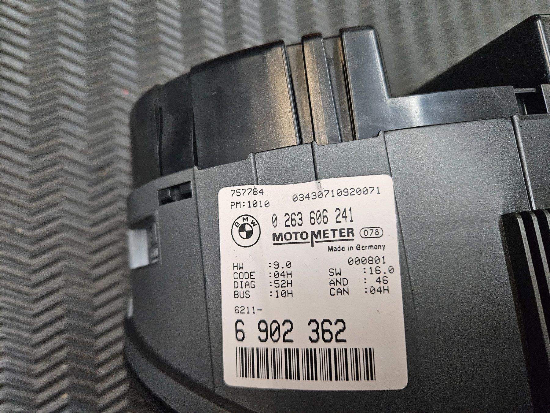 BMW Tutti pezzi di ricambio auto: BMW E46 Tachometer – Usato da Winterthur venduto da ThomasVtec 2