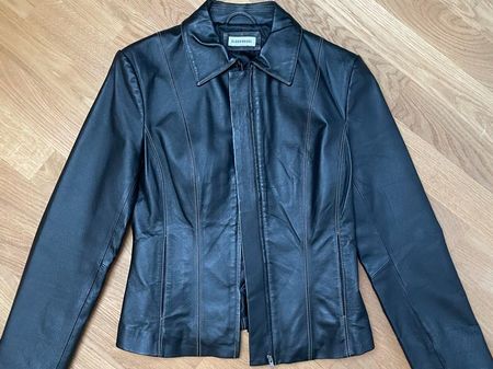 Schwarze Damen Lederjacke, Gr. 38 eher S Schweinsleder Leder