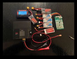 ISDT Ladegerät 608AC inkl. vieler Akkus und Zubehör
