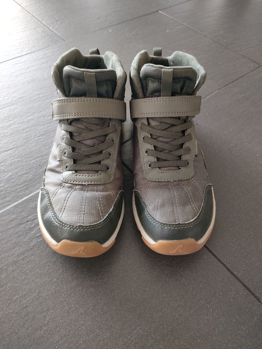 Chaussures hommes: übergangs Schuhe Grösse 35  Wasserdicht – D'occasion à Therwil par OliviaH01