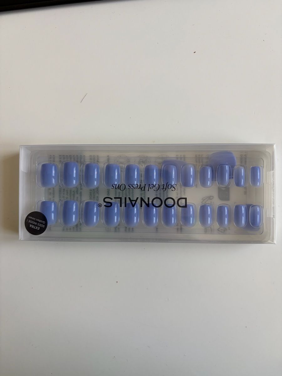 Unghie finte: DOONails Soft Gel Press Ons Hellblau Neu 24 Stk – Nuovo e nell'imballaggio originale da Worb venduto da lehar1984
