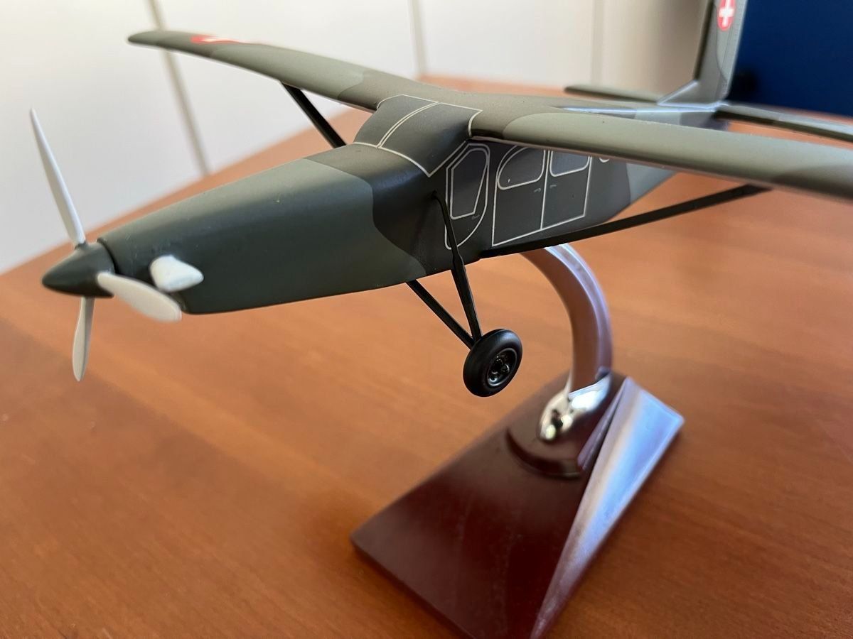 Schweizer Armee Kit di modellismo & Modellini statici: Modellino PILATUS PC6 Porter - scala 1:48 – Nuovo e nell'imballaggio originale da Osogna venduto da dan_8vzm 2