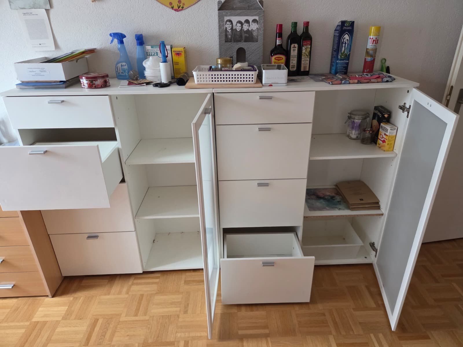 Cassettiere: Sideboard weiss mit Schubladen und Glasfront – Usato da Erlen venduto da astra2013