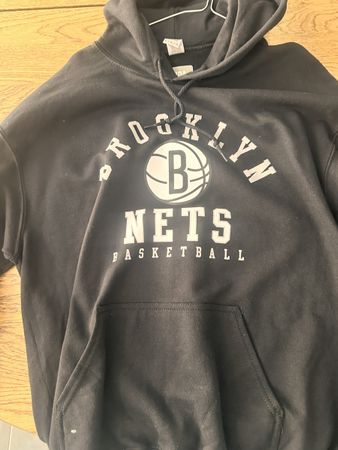 Brooklyn Nets NBA Hoodie, Size L, Cosy Winter Wear!