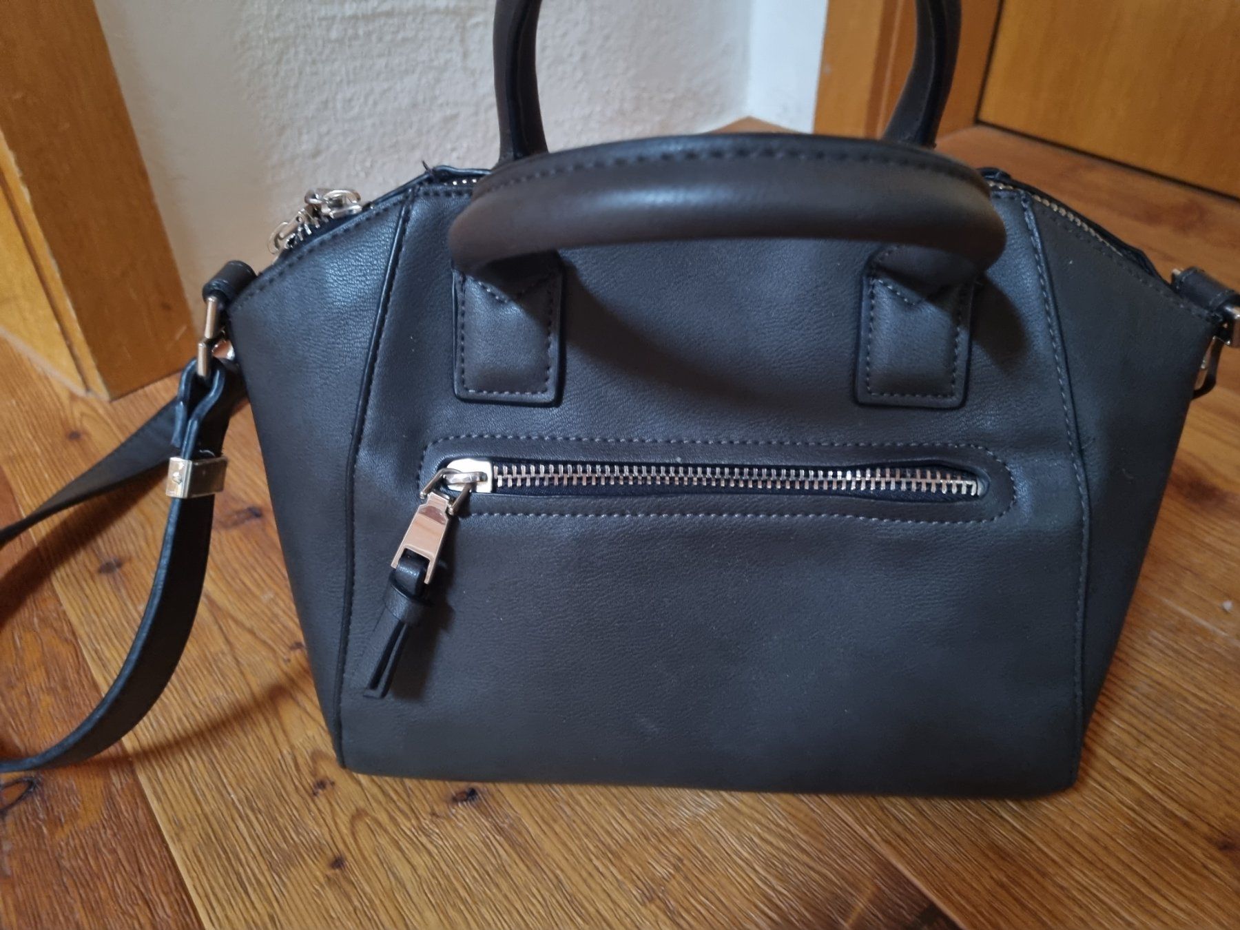 Borse da donna: Handtasche dunkelbraun mit Schultergurt – Usato da Vättis venduto da cala010 1