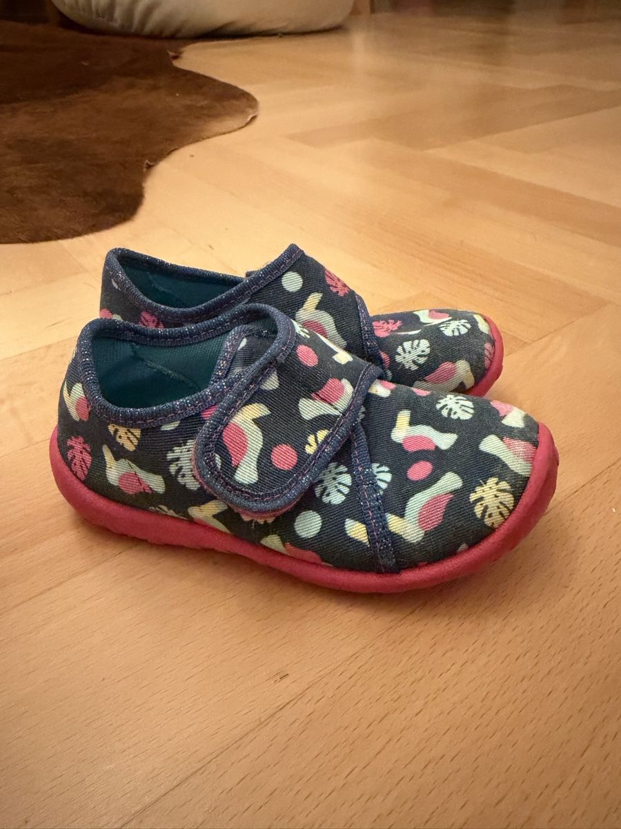 Superfit Scarpe per ragazze: Superfit Hausschuhe Grösse 24 – Usato da Luzern venduto da Mariab2502