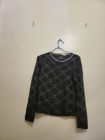 Pull MAJE noir/argenté taille 1, idéal pour l'hiver!