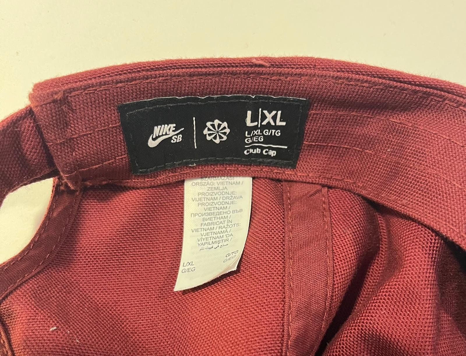 Nike Copricapi, berretti & cappellini: Bordeauxrote Nike-Kappe – Usato da Dornach venduto da mkh_8yst 2
