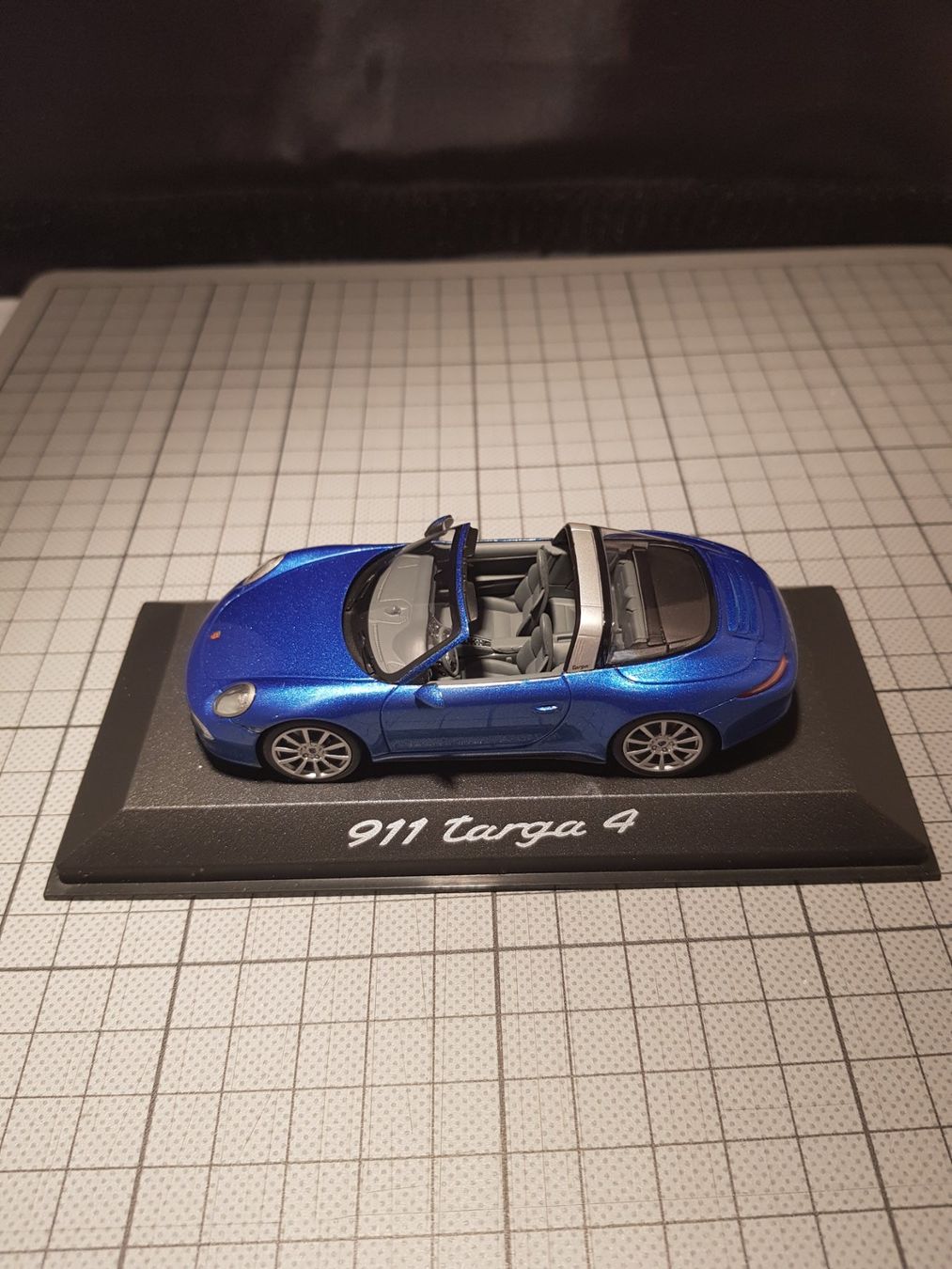 Porsche Modellini d'auto: Porsche 911 Targa 4 – Nuovo e nell'imballaggio originale da Chézard-St-Martin venduto da AlPat-Collections