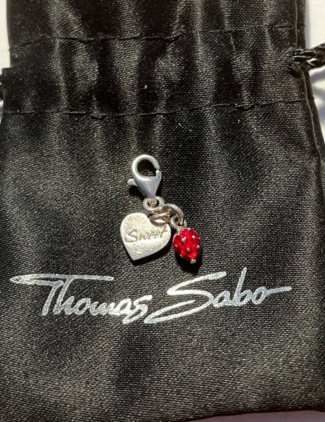 Thomas Sabo Anhänger: Thomas Sabo Charm Erdbeere Herz Anhänger 925 Silber – Gebraucht aus Winterthur von har_vb7b