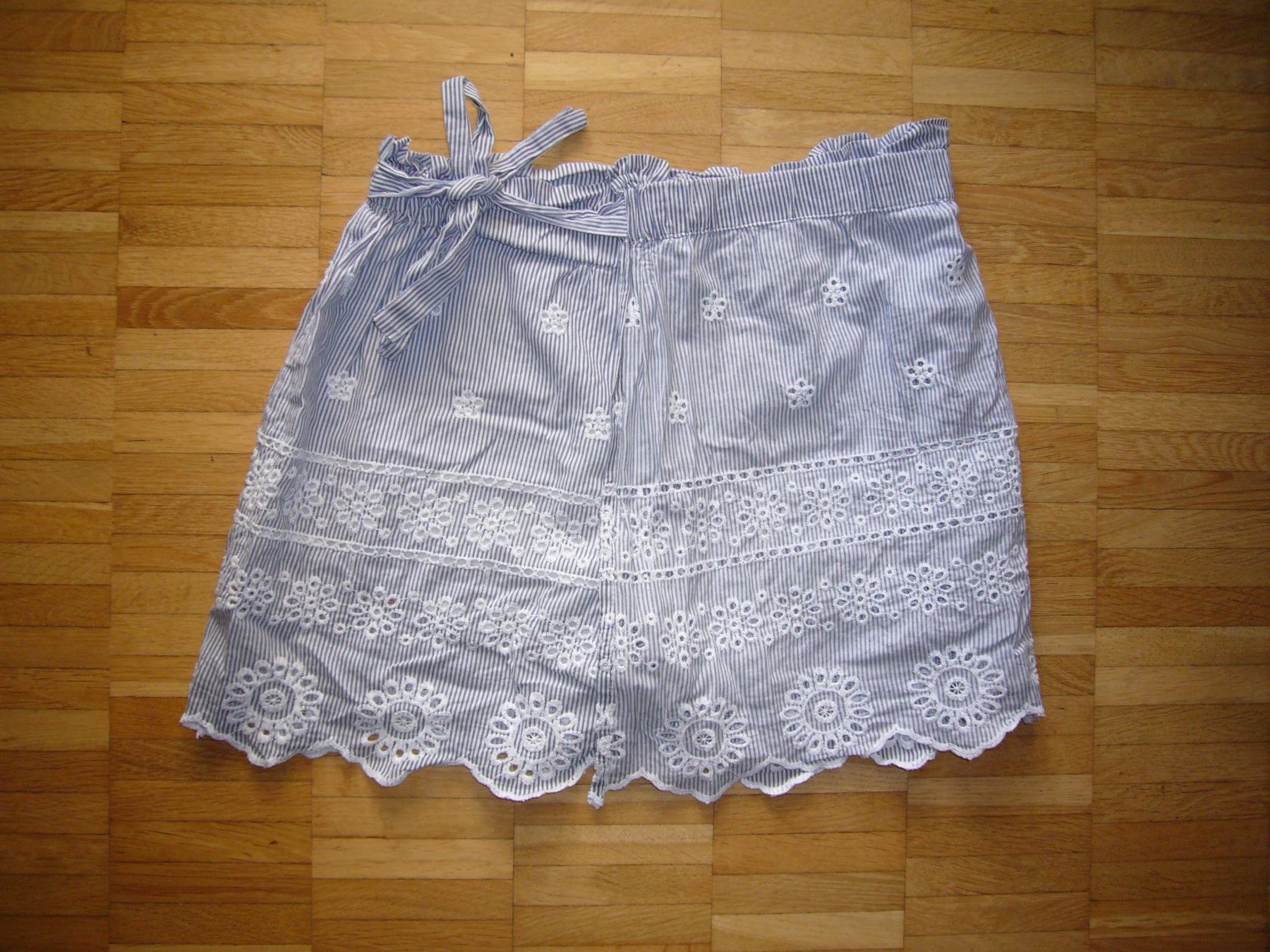 Hosen: Shorts, like Jupe, Gr.34, motivi – Gebraucht aus Uster von sanura01
